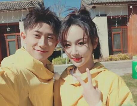 张一山为杨紫自制表情包,日常互怼友情大于天