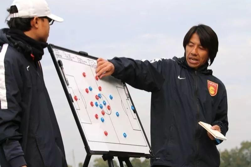 梧州青训见闻录:日本教练为何生气地扔掉了战