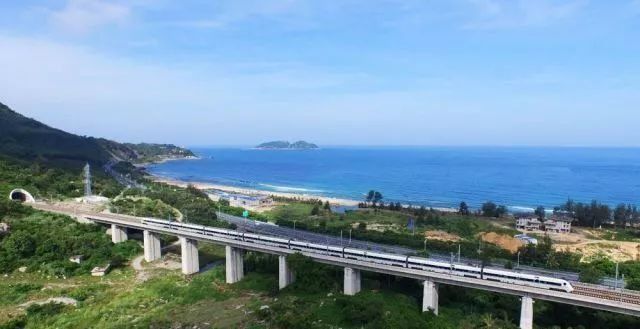 跨越海之南 铁路助力海南交通发展