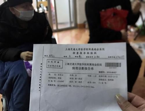 11岁女生4次化疗头发掉光,盼病好留女孩唱歌单埃及长发衣服图片