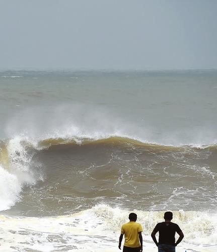 斯里兰卡遭遇极端暴风雨天气(图)_【今日爆点