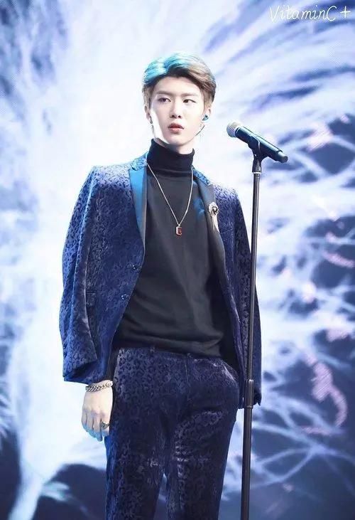 欧阳娜娜展示范冰冰送的礼物,工作室点赞她和