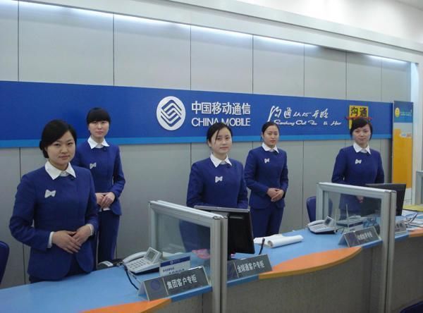 中国移动客服平均每天接165个电话,她们一个月能挣多少钱?