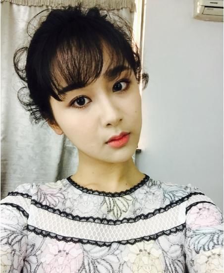 杨幂留空气刘海baby梳脏辫, 年龄25+该用哪些