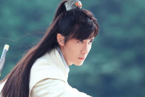 朱一龙出道十年,如今大火,那些无人问津的日子