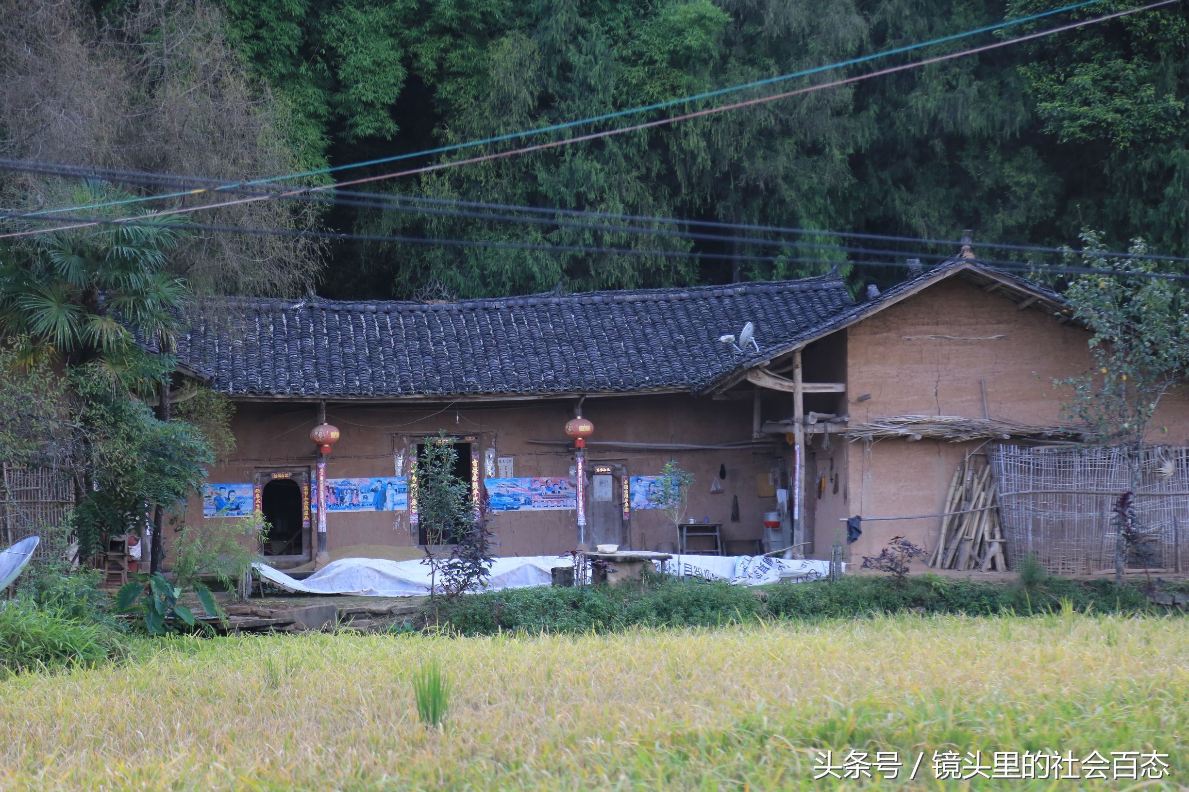 农村贫富差距有多大?有人住土墙房子,有人住别墅