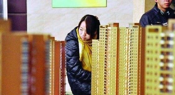 重磅内幕:李嘉诚偷偷在持续抛售房产,2018年还能继续买房吗?