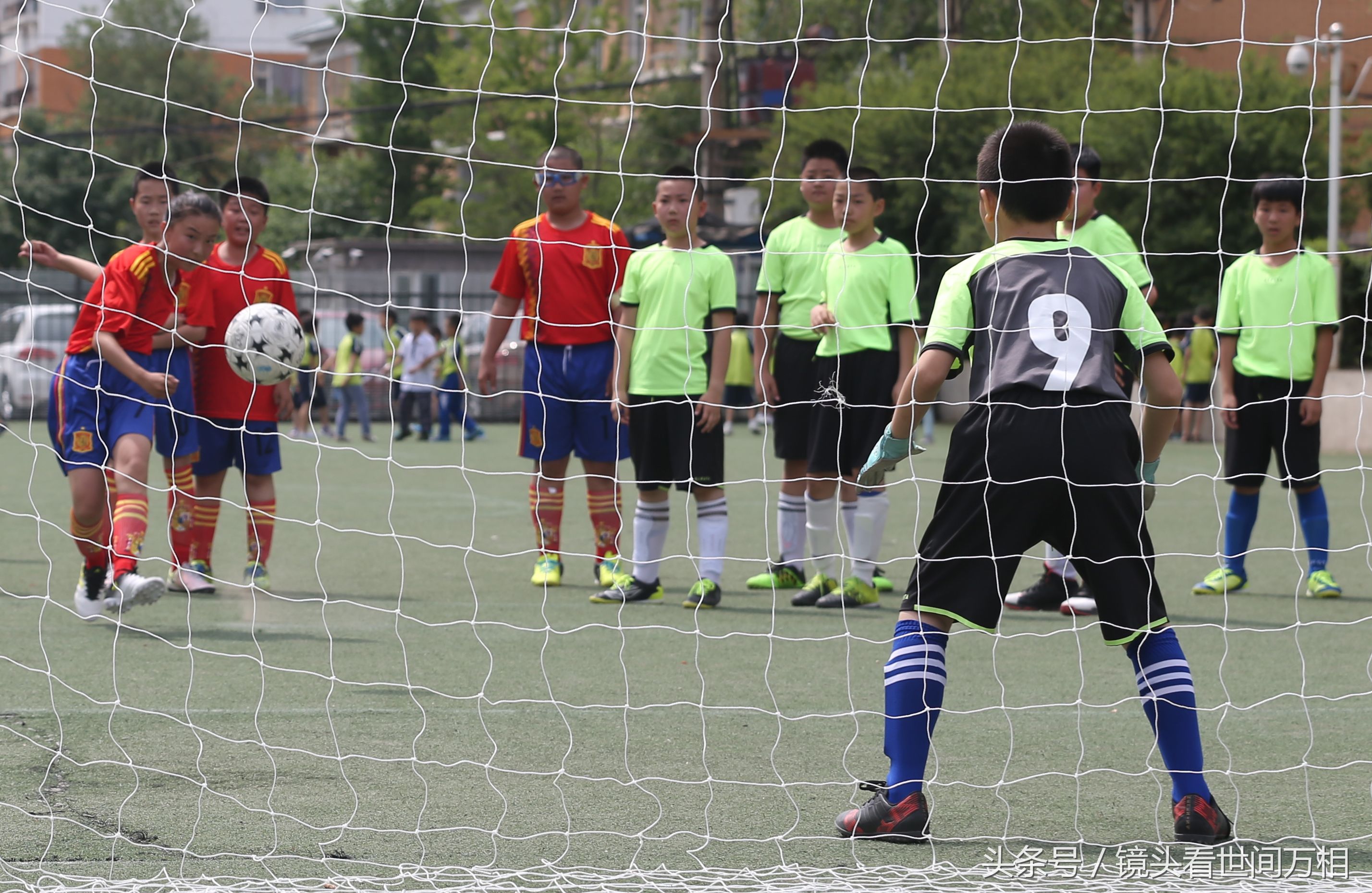 根廷 等队现身球场 小学足球赛上演点球大战_