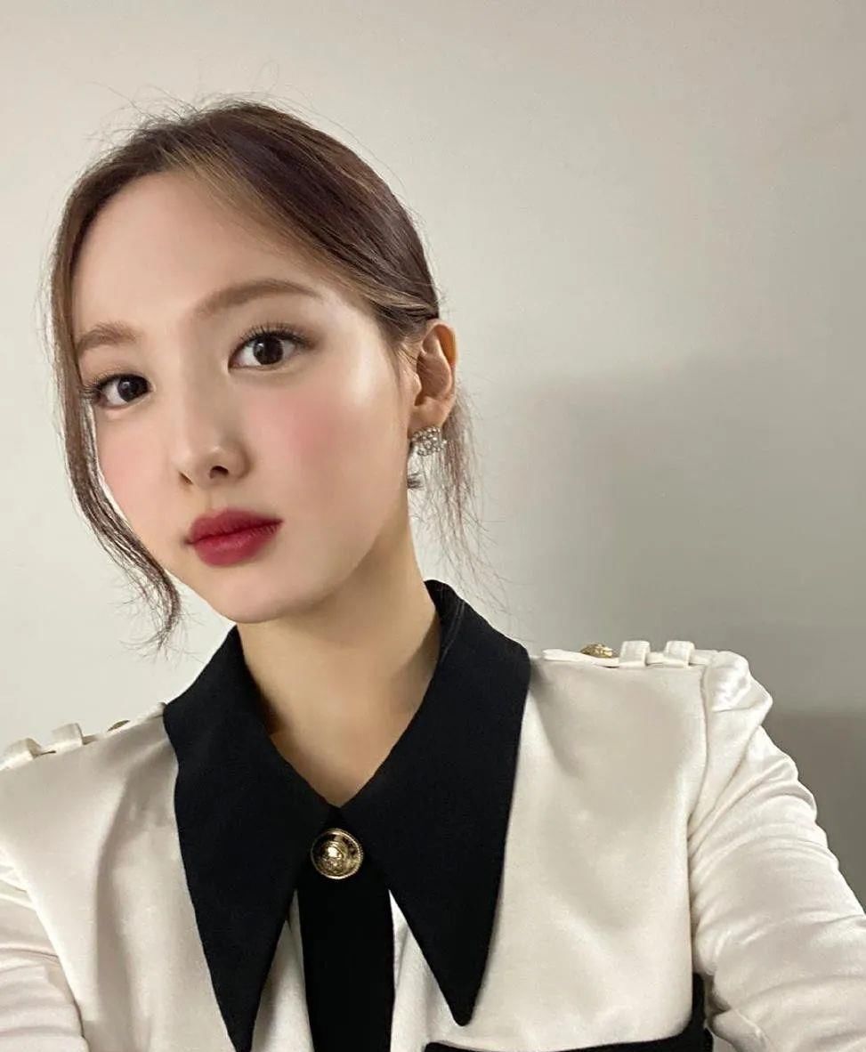 她的脸到底怎么了？