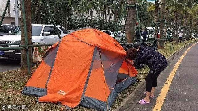 海口飞深圳机票今日破万元，上万辆车滞留!珠海澳门更可怕