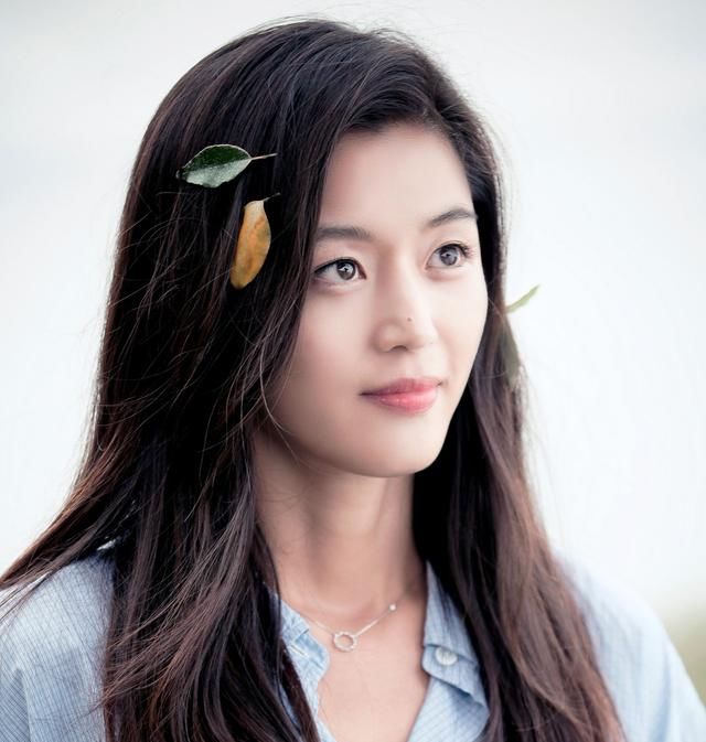 全智贤生二胎后首亮相,真的一如既往地美丽漂亮