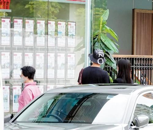 47岁马国明携汤洛雯看爱巢，女方中意过亿豪宅，婚期或定在明年