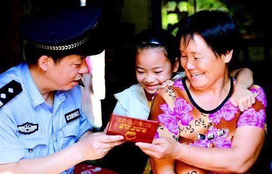 孩子出生后一定要办的4个证件,少一个都可能影