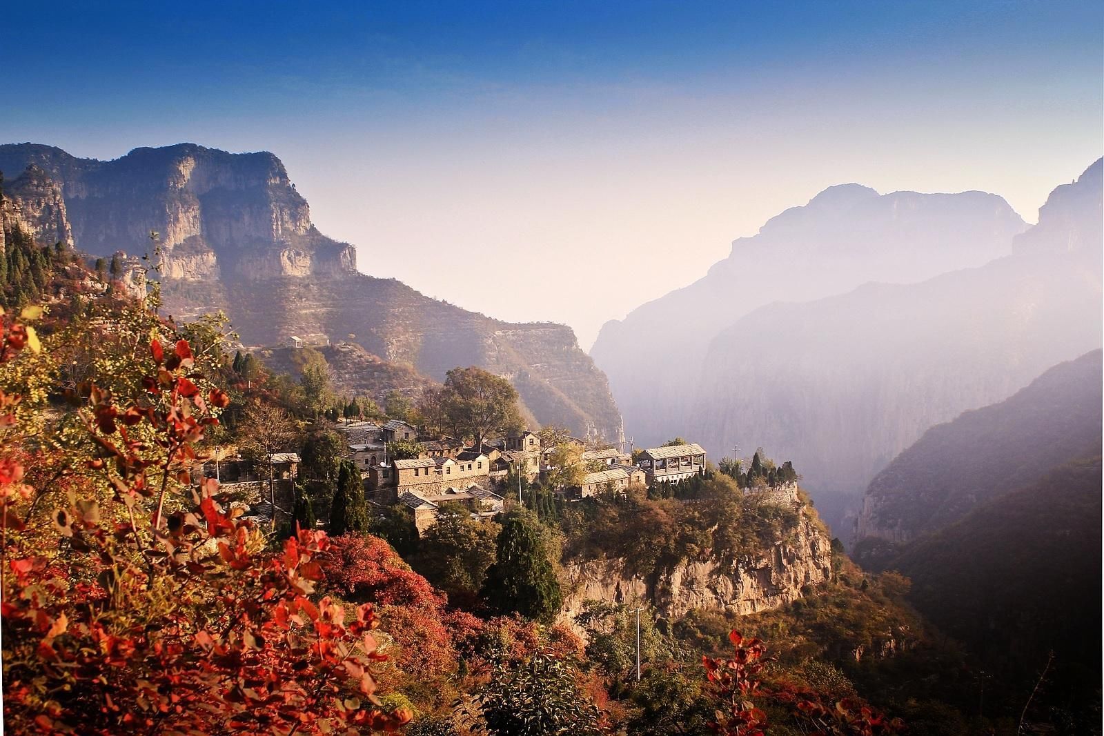 岳飞后裔逃难此深山，用石头打造了一座“世外桃源”!