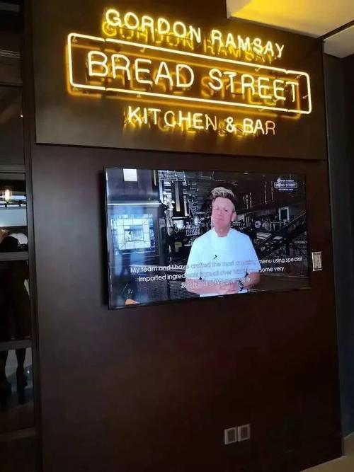 在传说中的七星级酒店觅食是一种什么体验?