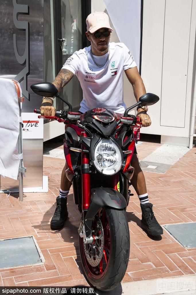 2018年F1大奖赛摩纳哥站:汉密尔顿大秀摩托车