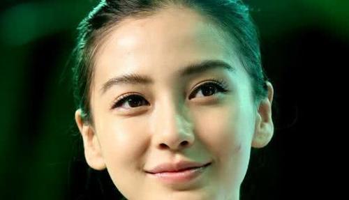 离开P图的女星都长这样,关晓彤皮肤黝黑,她颜