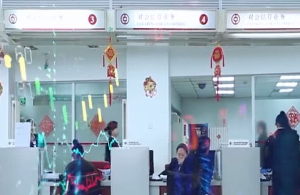 在余额宝里存入10万元,一个月到底能有多少利