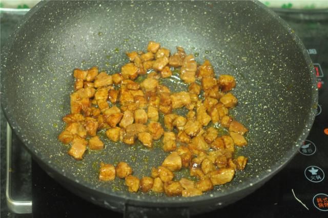 5块钱的猪肉,做了一道大菜,酱香浓郁,连汤汁都泡饭吃光光啦