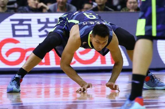 易建联复出狂砍42分11篮板 广东轻取天津斩1