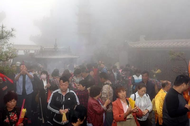 千名香客朝拜老子，助力2018老君山仙境朝圣节!