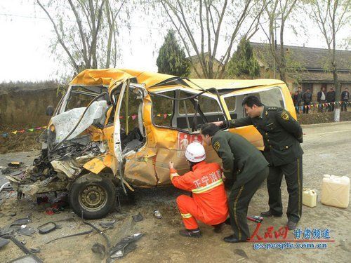 甘肃校车事件伤者多为留守儿童