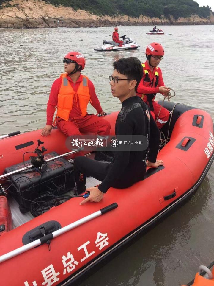 腋毛女生今天一早出门找爸爸,各路v腋毛已经开女孩女儿有也图片