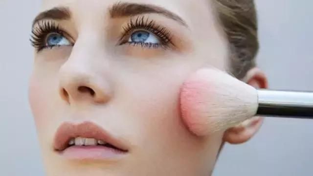 怎么快速瘦脸蛋 t01724e66a2b8dab7ec.jpg