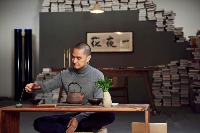 坐拥美轮美奂私宅左手太阳右手月亮 杨丽萍活成仙子还是破坏生态_【快资讯】