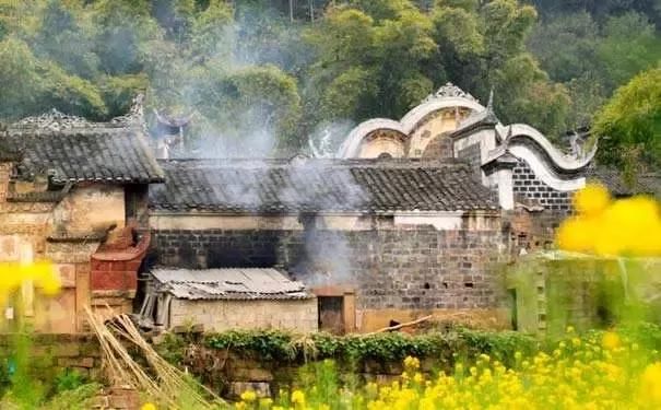人间四月芳菲尽,古镇深巷炊烟袅 成都周边最冷门的5个古镇