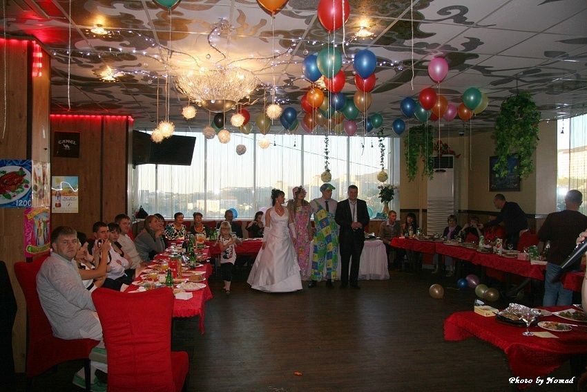 海参崴的俄罗斯人举办婚宴,去中国餐馆才最时