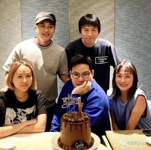 60岁黄子华童颜现身,盘点他的三段恋情