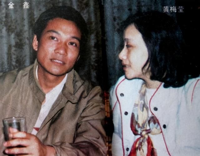 老戏骨黄梅莹：与老公姐弟恋相伴36年，今一家三口其乐融融