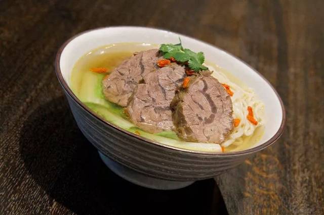 来台湾牛肉面专家红牛 吃一碗独一无二的手冲
