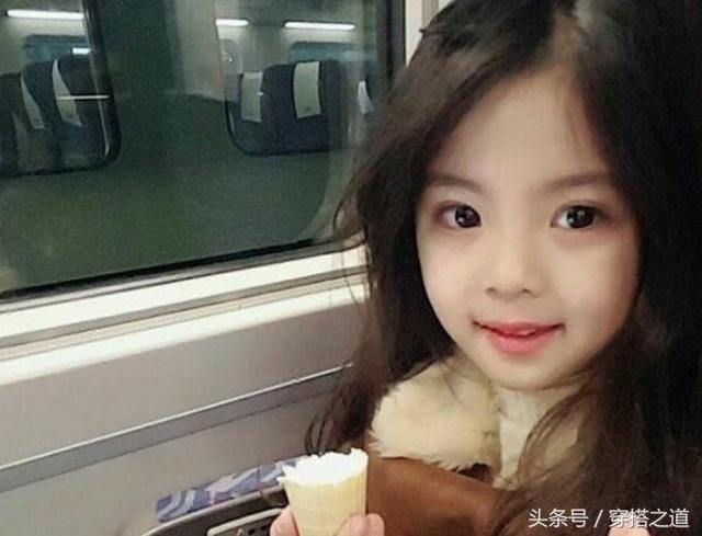 韩国6岁女孩美若天仙,网友怀疑她整容,她父母