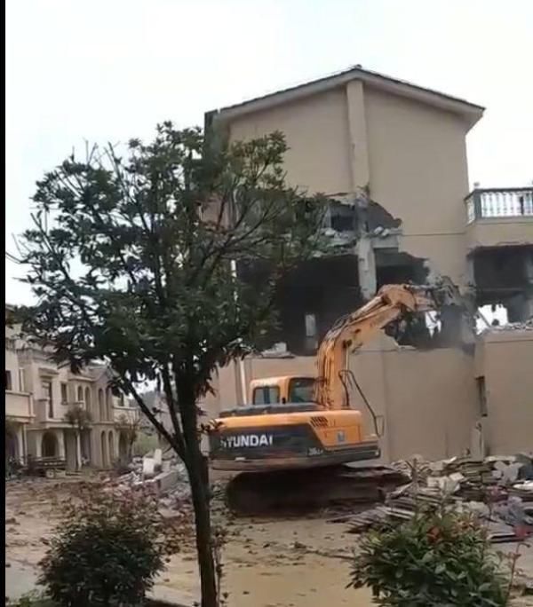秦岭陕西别墅别墅群62栋全被认定为违建已开墅江中御南麓图片