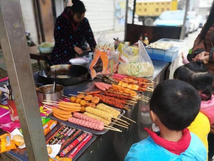 山寨版“肯德基”抢占湖北乡镇，冲击传统集市小吃，你那有吗