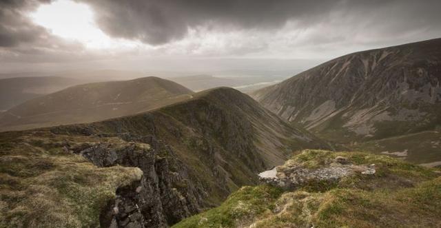痛心!丹麦首富4个孩子3个丧生斯里兰卡恐袭.身