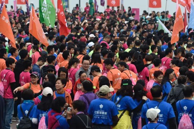 5000人一起徒步看樱花？！人从众，花美，人更美！