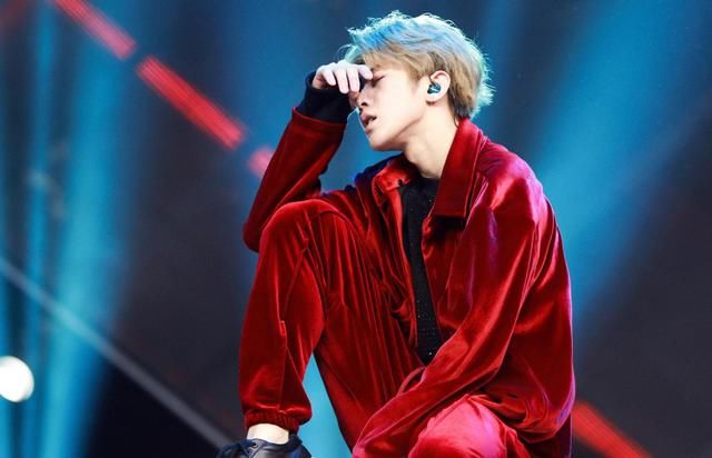 蔡徐坤微博粉丝破一千万发小黄人,他的老婆们