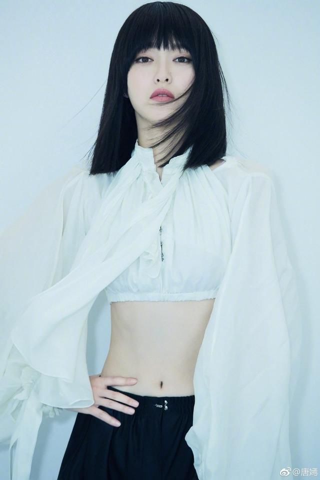 美艳~ 被美糖撩到比以往更加酷炫萌帅,尤其是唐嫣肚脐的形状和深浅