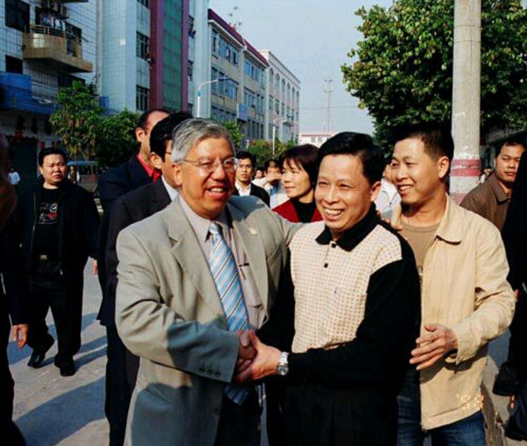 南美一城市华人超多,四百年不下雨,市长说:为有