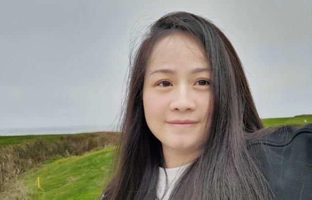 岳云鹏9岁女儿越长越漂亮，爱妻从手术中恢复，一家四口羡煞旁人