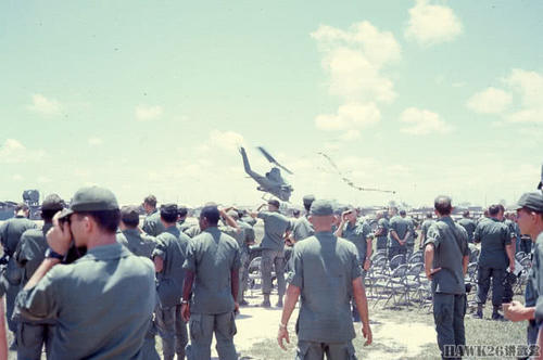 初次见面请多关照:越战美军接收AH-1眼镜蛇