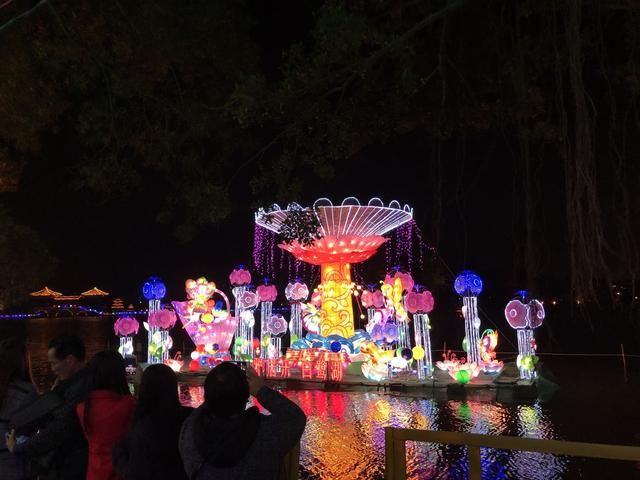 再来一波惠州西湖花灯节夜景,美到找不到形容
