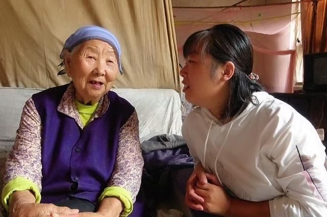 老夫妻生5个女儿，收的过节礼太豪横，网友：终于扬眉吐气