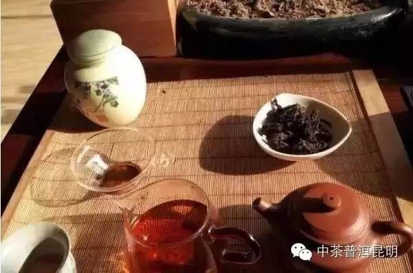 为什么吸烟的人更要坚持喝茶？