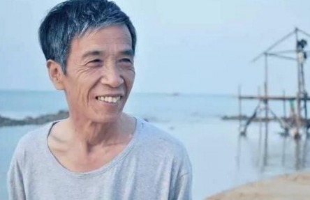 众演员,演的反派深入人心,并把收入都给自己的老婆