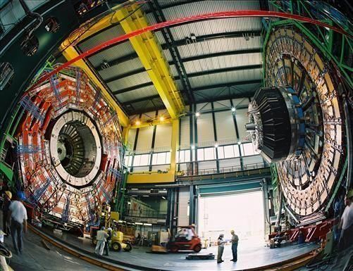 杨振宁反对建大型对撞机遭质疑,大型对撞机应