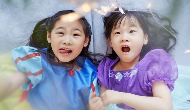 岳云鹏9岁女儿越长越漂亮，爱妻从手术中恢复，一家四口羡煞旁人